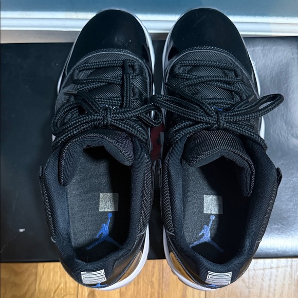 Jordan 11 Men's Black and White Low-Top Sneakers - Picture 4 of 7